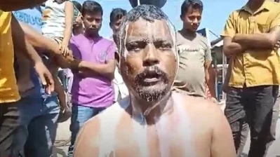 দুধ দিয়ে গোসল করছেন বাবলুর রহমান
