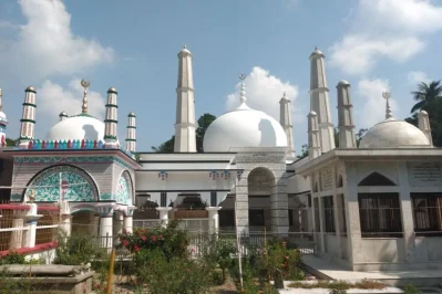 হযরত খাজা বাবা ইউনুস আলী এনায়েতপুরী (রঃ) এর দরবার শরীফ। ছবি: মারুফা মির্জা