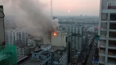 রাজধানীর মহাখালীতে খাজা টাওয়ারে আগুন