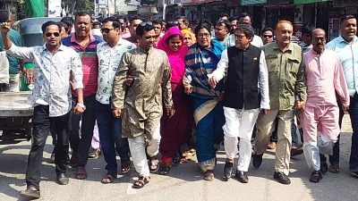 রোববার সকালে হরতালবিরোধী মিছিল বের করে শ্রমিক লীগ। ছবি: ইত্তেফাক