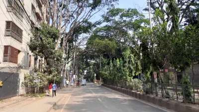 মোহাম্মদপুর টাউন হল রোড।