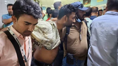 ঢাকা মেডিকেল কলেজ হাসপাতালে ভর্তি করা হয় দৈনিক ইত্তেফাকের মাল্টিমিডিয়া রিপোর্টার তানভীর আহাম্মেদকে।