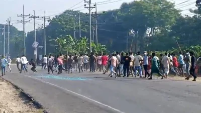 নারায়ণগঞ্জের আড়াইহাজারে আওয়ামী লীগ ও পুলিশের সঙ্গে বিএনপি নেতাকর্মীদের সংঘর্ষের সূত্রপাত হয়। ছবি: ফোকাস বাংলা