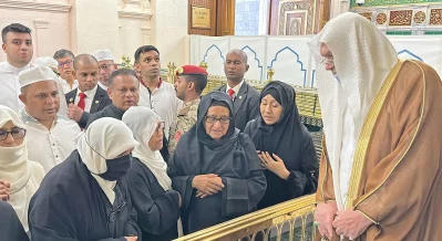 নবীজির রওজা মোবারক জিয়ারত করছেন প্রধানমন্ত্রী শেখ হাসিনা। ছবি: ফোকাস বাংলা