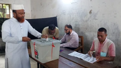 লক্ষ্মীপুরে উপনির্বাচনে ভোট দিচ্ছেন ভোটাররা। ছবি: ফোকাস বাংলা