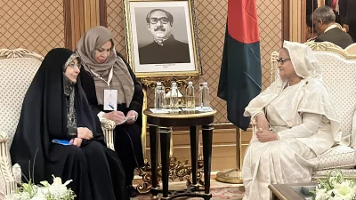 প্রধানমন্ত্রী শেখ হাসিনার সঙ্গে বৈঠকে ইরানের নারী ও পরিবার বিষয়ক বিভাগের ভাইস প্রেসিডেন্ট এনসেইহ খাজালি। ছবি: ফোকাস বাংলা