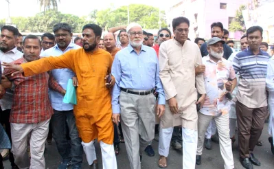 অবরোধের প্রতিবেদে রাজধানীতে আওয়ামী লীগ নেতা-কর্মীদের মিছিল। ছবি: ফোকাস বাংলা