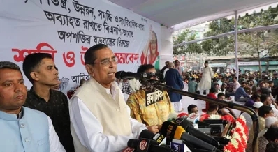 শান্তি সমাবেশে বক্তব্য রাখেন বাংলাদেশের ওয়ার্কার্স পার্টির সভাপতি রাশেদ খান মেনন। ছবি: সংগৃহীত