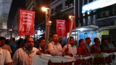 বৃহস্পতিবার সন্ধ্যায় তফসিল ঘোষণার প্রতিবাদে বিক্ষোভ মিছিল করে গণতান্ত্রিক বাম জোট। ছবি: সংগৃহীত