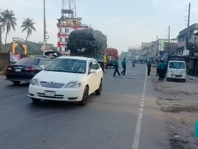 অবরোধ-হরতালেও সিলেট নগরীর রাস্তায় যান চলাচল স্বাভাবিক ছিল। ছবি: ইত্তেফাক