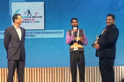 ওয়াইল্ডলাইফ অ্যান্ড স্নেক রেসকিউ টিম ইন বাংলাদেশ