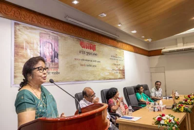 বক্তব্য রাখছেন অনন্যা ও ইত্তেফাক সম্পাদক তাসমিমা হোসেন। ছবি: আব্দুল গনি