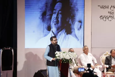 স্মরণসভায় বক্তব্য রাখছেন কাজী নাবিল আহমেদ। ছবি: সাজ্জাদ হোসেন