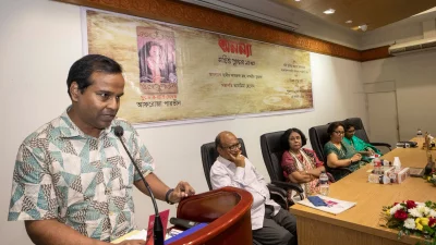 বক্তব্য রাখছেন হামীম কামরুল হক। ছবি: আব্দুল গনি