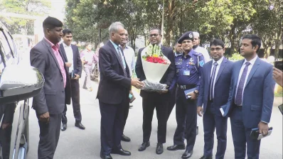মাদারীপুরে নির্বাচন সংশ্লিষ্টদের সঙ্গে মতবিনিময় সভার প্রাক্কালে ইসি মো. আলমগীর। ছবি: ইত্তেফাক