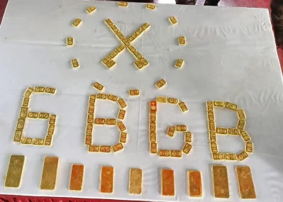 জব্দ করা স্বর্ণের বার। ছবি: ইত্তেফাক