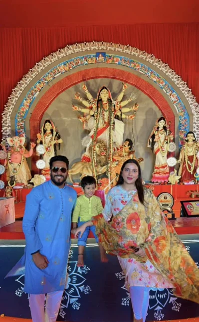 শিশুপুত্র ইউভানের সঙ্গে শুভশ্রী-রাজ দম্পতি।