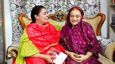 প্রতিকূল সময়েও মেয়েকে সাহস দিয়েছেন মা মরিয়ম সিদ্দিকী৷ ছবি: Taeb Millat Hossain