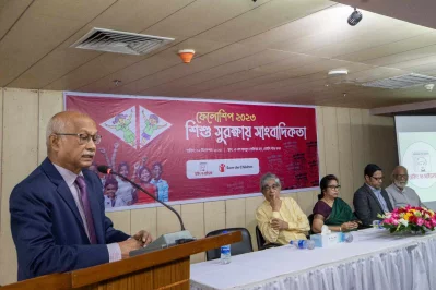 বক্তব্য দিচ্ছেন সাবেক প্রধান তথ্য কমিশনার ও আজকের পত্রিকা সম্পাদক অধ্যাপক গোলাম রহমান। ছবি: আব্দুল গনি