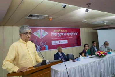 বক্তব্য দি&zwnj;চ্ছেন প্রাক্তন ডাক ও টেলিযোগাযোগ মন্ত্রী মোস্তাফা জব্বার। ছ&zwnj;বি: আব্দুল গ&zwnj;নি