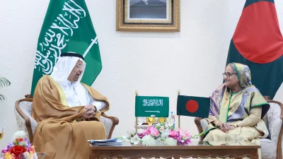 প্রধানমন্ত্রীর সঙ্গে সৌজন্য সাক্ষাতে সৌদি বিনিয়োগমন্ত্রী। ছবি: ফোকাস বাংলা