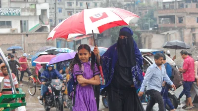 পুরান ঢাকার সেকশন এলাকায় বৃষ্টিতে সীমাহীন দুর্ভোগ। ছবি: ফোকাস বাংলা
