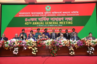 সভামঞ্চে অতিথি ও পুলিশ কর্মকর্তারা। ছবি : সংগৃহীত  