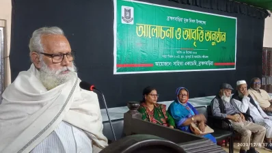 বক্তব্য দিচ্ছেন কবি জয়দুল হোসেন