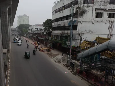 অবরোধে নাশকতার আশঙ্কায় রাজধানীতে যান চলাচল ছিল সীমিত। ব্যস্ততম এলাকা ফার্মগেট থেকে ছবিটি তুলেছেন হাসনাত আসিফ কুশল
