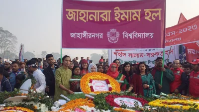 মহান বিজয় দিবসে সাভারের জাতীয় স্মৃতিসৌধে শ্রদ্ধা জানান জাহাঙ্গীরনগর বিশ্ববিদ্যালয়ের জাহানারা ইমাম হলের শিক্ষার্থীরা। ছবি: ফোকাস বাংলা