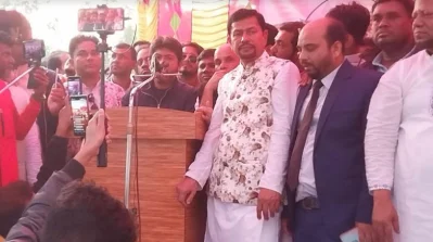 ভাঙ্গায় নির্বাচনী জনসভায় বক্তব্য দিচ্ছেন নিক্সন চৌধুরী। ছবি: ইত্তেফাক
