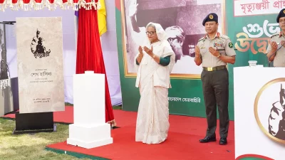 &lsquo;মৃত্যুঞ্জয়ী প্রাঙ্গণ&rsquo; ভাস্কর্য উদ্বোধন। ছবি: সংগৃহীত