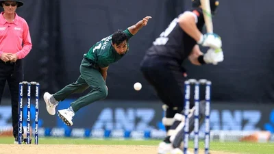 তানজিম হাসানও দারুণ বল করে ৩ উইকেট নেন। ছবি: সংগৃহীত