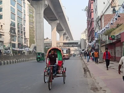 অবরোধে রাজধানীতে মুষ্টিমেয় গাড়ি চলেছে। ছবি: ইত্তেফাক