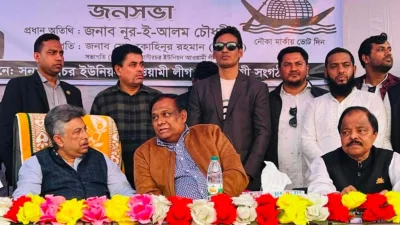 চিফ হুইপ নূর-ই-আলম চৌধুরীর সঙ্গে নেতাকর্মীরা। ছবি : ইত্তেফাক 