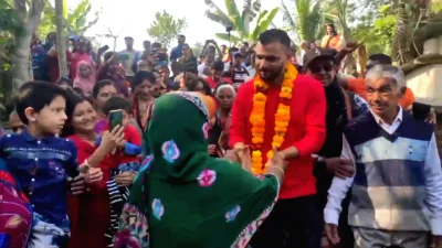 উন্নয়নের প্রতিশ্রুতি দেন মাশরাফি। ছবি: ইত্তেফাক