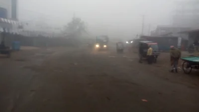 ঠাণ্ডায় কাবু ফুলবাড়ীবাসী। ছবি: ইত্তেফাক