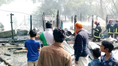 মিরসরাইয়ে আগুন লাগার ঘটনা প্রত্যক্ষ করেন প্রত্যক্ষদর্শীরা। ছবি: ফোকাস বাংলা
