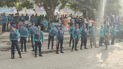 আওয়ামী লীগের জনসভা ঘিরে ব্যাপক পুলিশ মোতায়েন করা হয়। ছবি: তানভীর আহাম্মদ