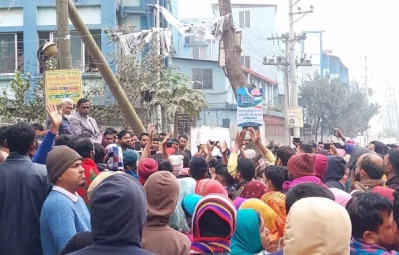 দাবি পূরণের আশ্বাসে কাজে যোগ দেন শ্রমিকরা। ছবি: ইত্তেফাক