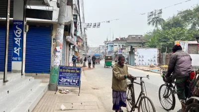 শীত উপেক্ষা করে কাজের খোঁজে মেহেরপুরবাসী। ছবি: ইত্তেফাক