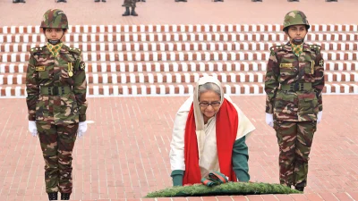 সাভারে জাতীয় স্মৃতিসৌধে পুষ্পার্ঘ্য অর্পণ করেন শেখ হাসিনা। ছবি: ফোকাস বাংলা