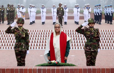 সাভারে জাতীয় স্মৃতিসৌধে শেখ হাসিনা। ছবি: প্রধানমন্ত্রীর প্রেস উইং