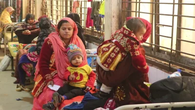 ঠাকুরগাঁও জেনারেল হাসপাতালে রোগীর সংখ্যা বেড়েছে। ছবি: ইত্তেফাক