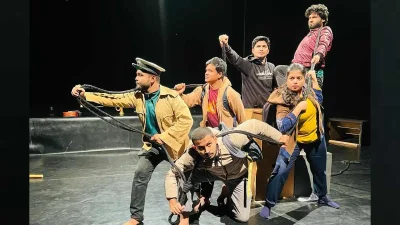 &lsquo;সিদ্ধান্ত&rsquo; নাটকের মহড়া দৃশ্য 