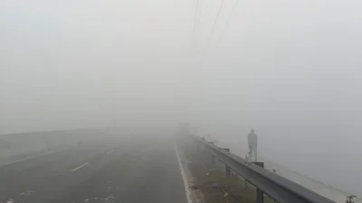 সকালে রাজধানীর ডেমরা এলাকাও ছিল মেঘাচ্ছন্ন। ছবি: ফোকাস বাংলা