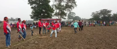 ঐতিহ্যবাহী গুটিদাড়া খেলা। 