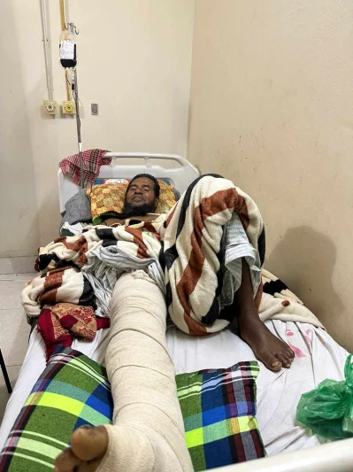 ঢাকার পঙ্গু হাসপাতালে অবসরপ্রাপ্ত প্রধান শিক্ষক ইসমাইল। ছবি: ইত্তেফাক