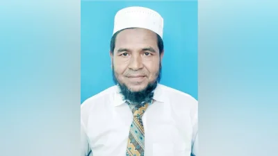 অবসরপ্রাপ্ত প্রধান শিক্ষক ইসমাইল। ছবি: ইত্তেফাক