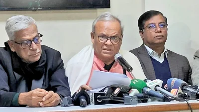 সংবাদ সম্মেলনে বক্তব্য দিচ্ছেন বিএনপির সিনিয়র যুগ্ম মহাসচিব রুহুল কবির রিজভী। ছবি: ফোকাস বাংলা